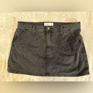 ✨Abercrombie High Rise Mini Denim Skirt